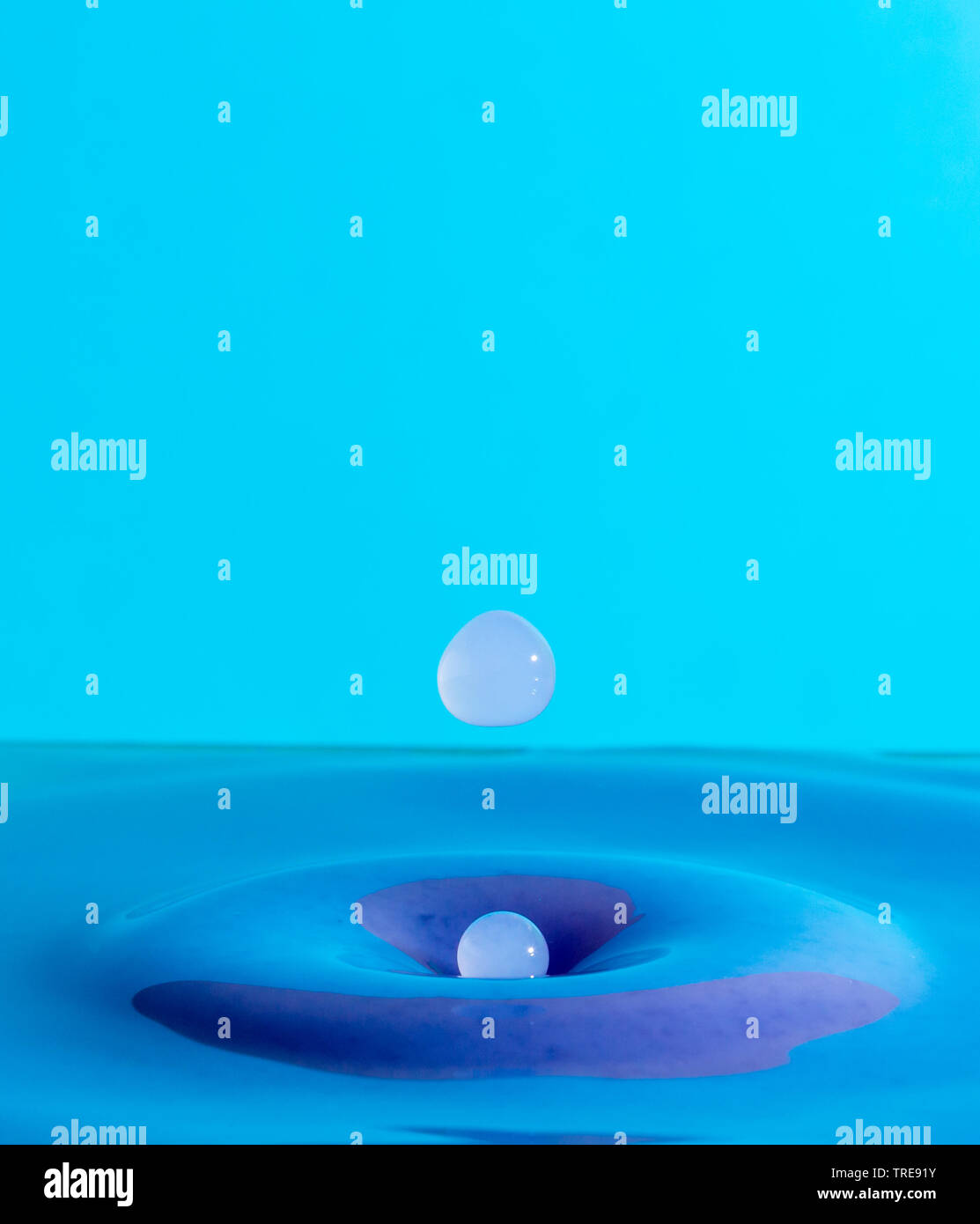 Cartoon Water Drop Animation On Green Stock Footage Video (100%  Royalty-free) 1105420677 | Shutterstock