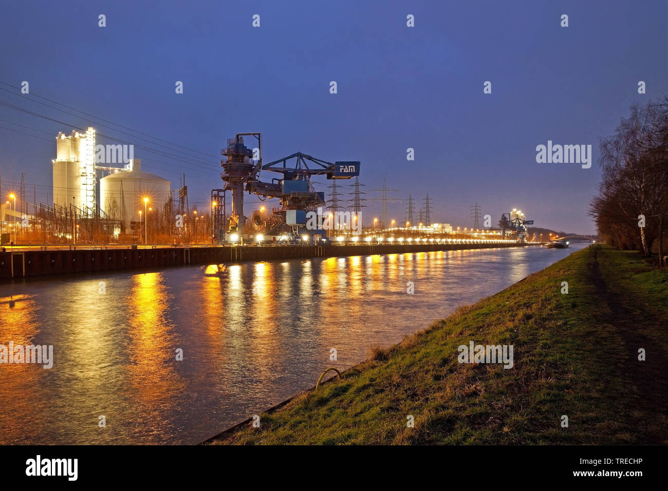coal-fired power Station Datteln at the Dortmund-Ems Canal in the evening, coal phase-out 2038, Germany, North Rhine-Westphalia, Ruhr Area, Datteln Stock Photo