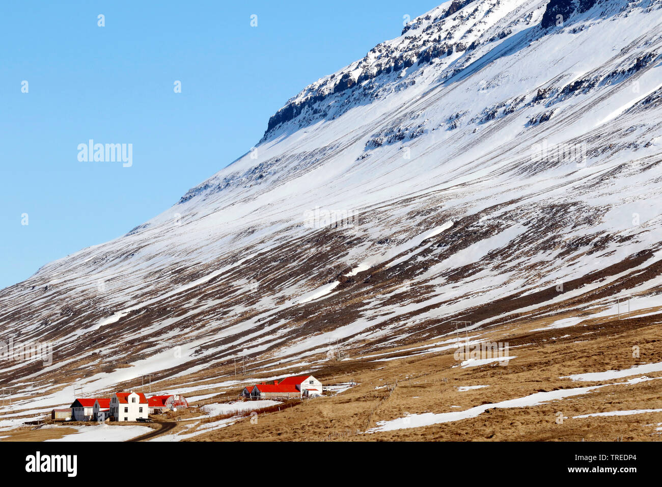farmhouse at the foot of a mountian, Iceland Stock Photo