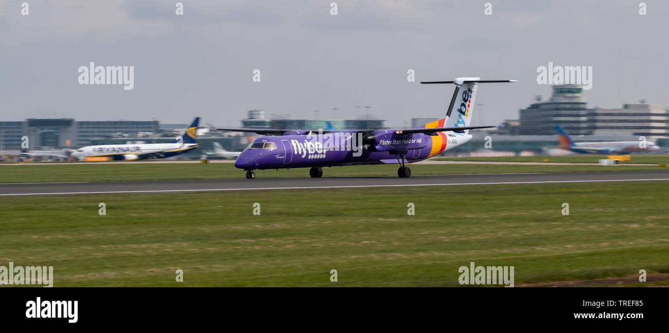 Flybe Bombardier  Dash 8 Q400, G-JEDU,  heading for take off at Manchester Airport Stock Photo