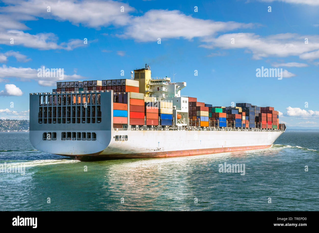 Freighter in the horizon hi-res stock photography and images - Alamy