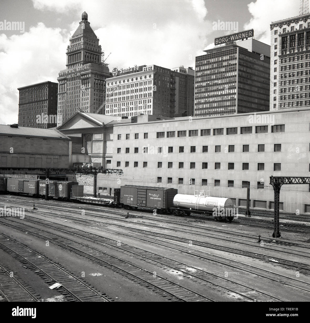 1960s, historical, Chicago, USA, downtown and view from this era across the Central Depot railroad yard to the large office buildings of American companies such as Borg-Warner, Santa-Fe and Continental National American located on South Michigan Avenue. The city of Chicago is filled with railroad yards for all the trains to start and finish, at one point in its history, there were over 70. Stock Photo