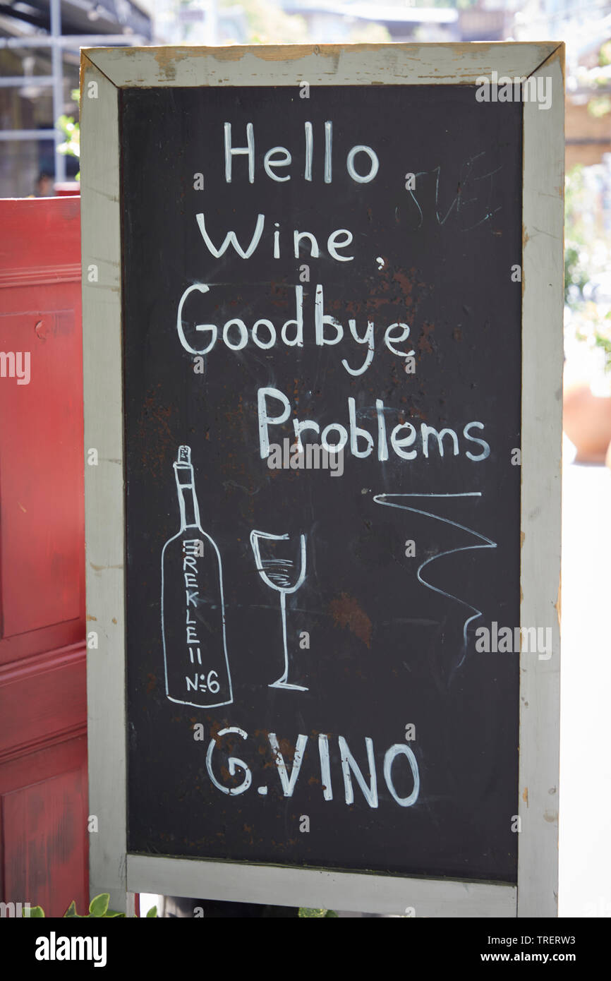Hello Wine. Goodbye Problems. Tbilisi. Georgien Stock Photo