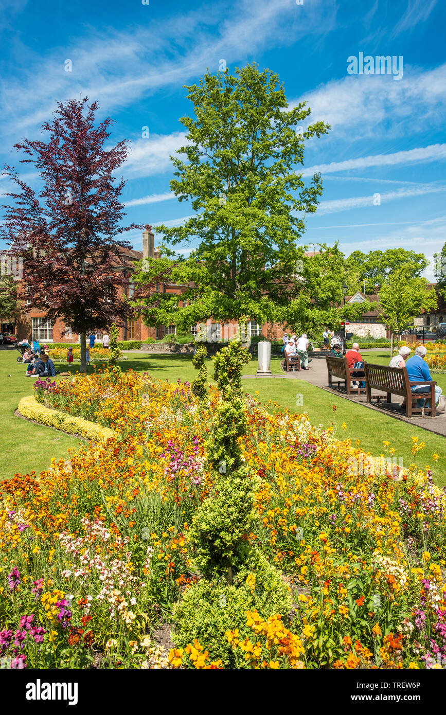 Summer house gardens hi-res stock photography and images - Alamy