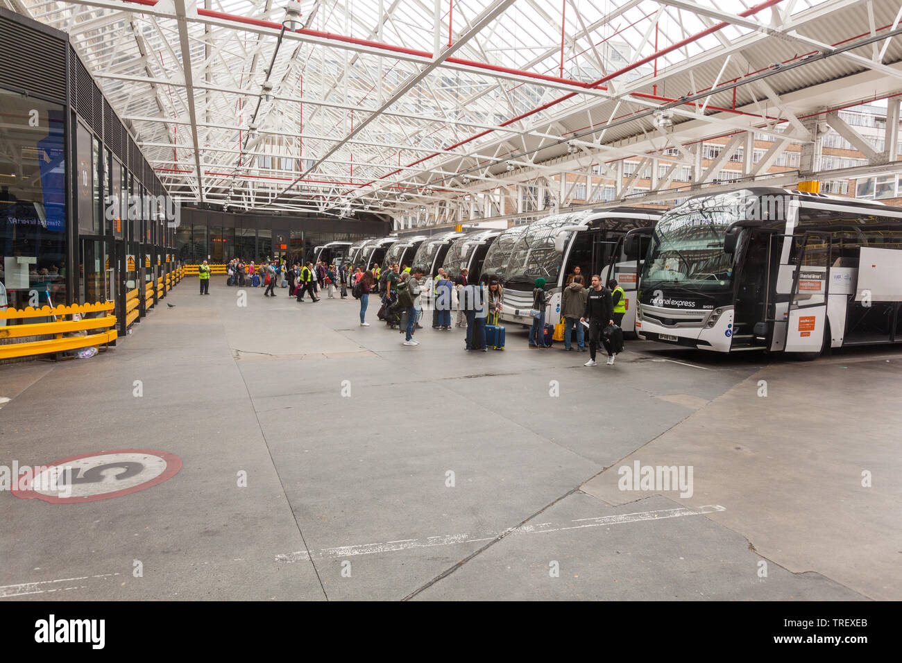 Victoria coach station, London, England, United Kingdom Stock Photo - Alamy