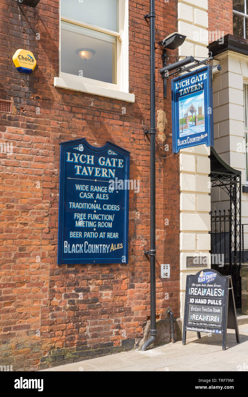 Entrance to the Lych Gate Tavern in Queen Square, Wolverhampton, UK Stock Photo