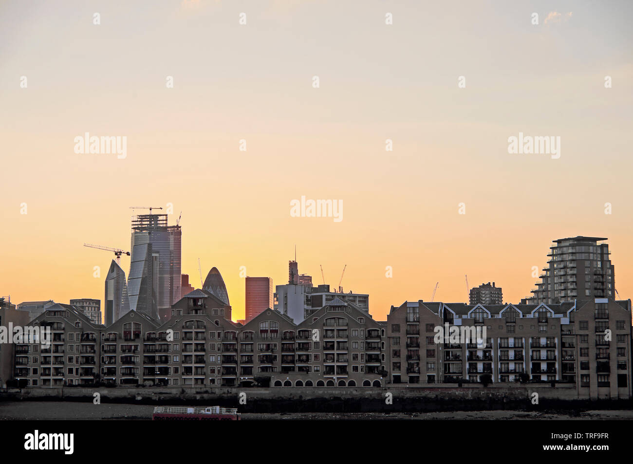 Wapping row of terraced houses apartments on River Thames riverside waterfront & view of the City of London & Shard from Rotherhithe UK  KATHY DEWITT Stock Photo