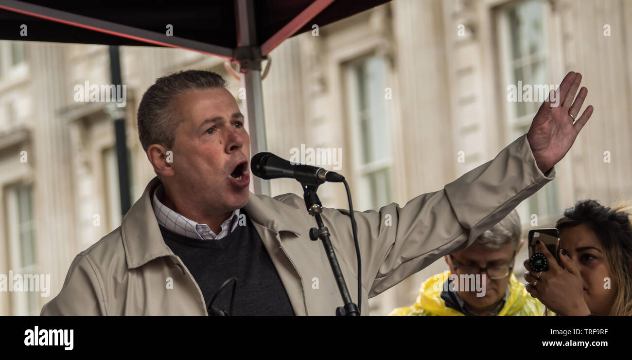 4 June ,2019.. London,UK. Mark Serwotka, General Secretary of the  PCS union addresses the crowd on Whitehall. Tens of Thousands protest in Central London in a National demonstration against US President Donald Trumps State visit to the UK. Protesters rallied in Trafalgar Square before marching down Whitehall to Downing Street, where Trump was meeting UK Prime Minister Theresa May. David Rowe/Alamy Live News. Stock Photo