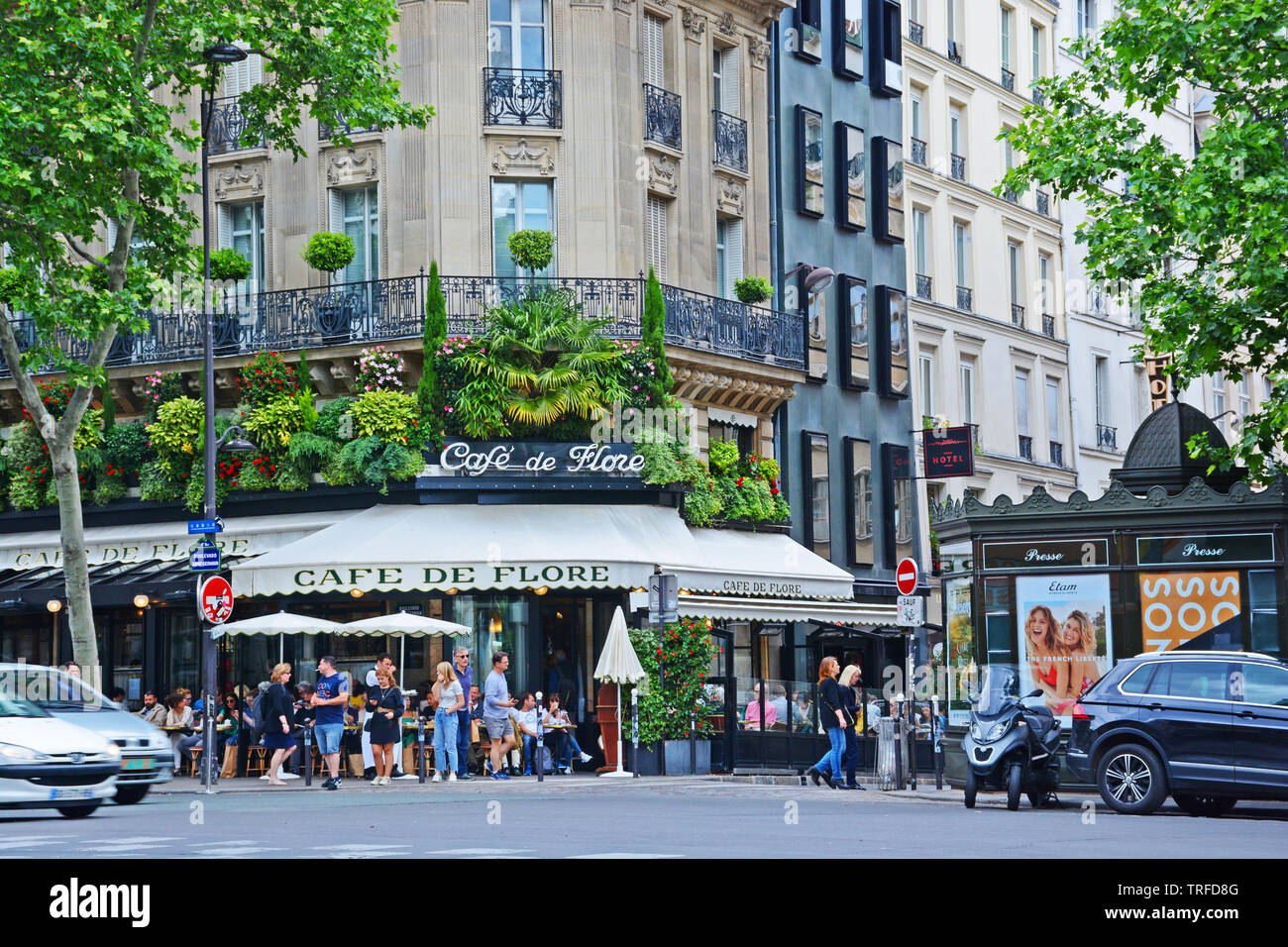 Cafe de Flore, one of the oldest coffeehouses in Paris, celebrated for its famous clientele,  Saint-Germain-des-Prés, Latin quarter, Paris, France Stock Photo