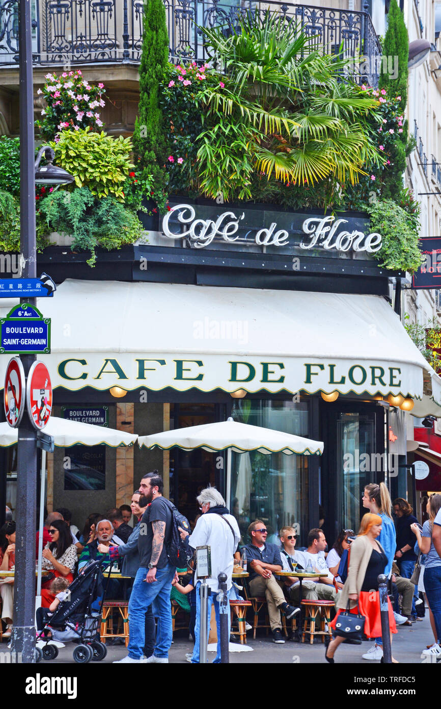 Cafe de Flore, one of the oldest coffeehouses in Paris, celebrated for its famous clientele,  Saint-Germain-des-Prés, Latin quarter, Paris, France Stock Photo