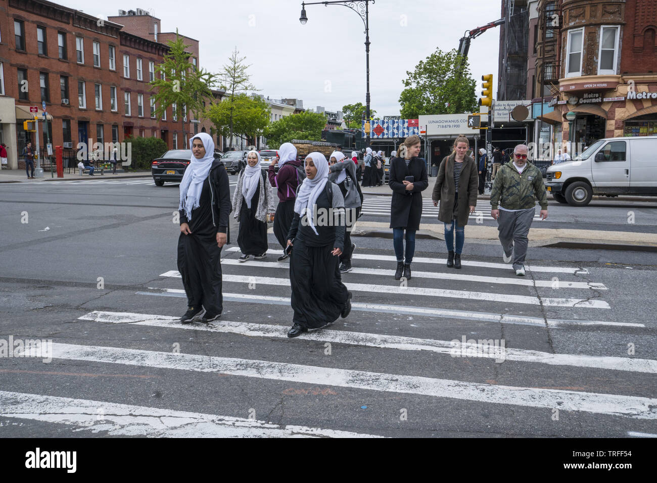 Muslim girls crosswalk hires stock photography and images Alamy