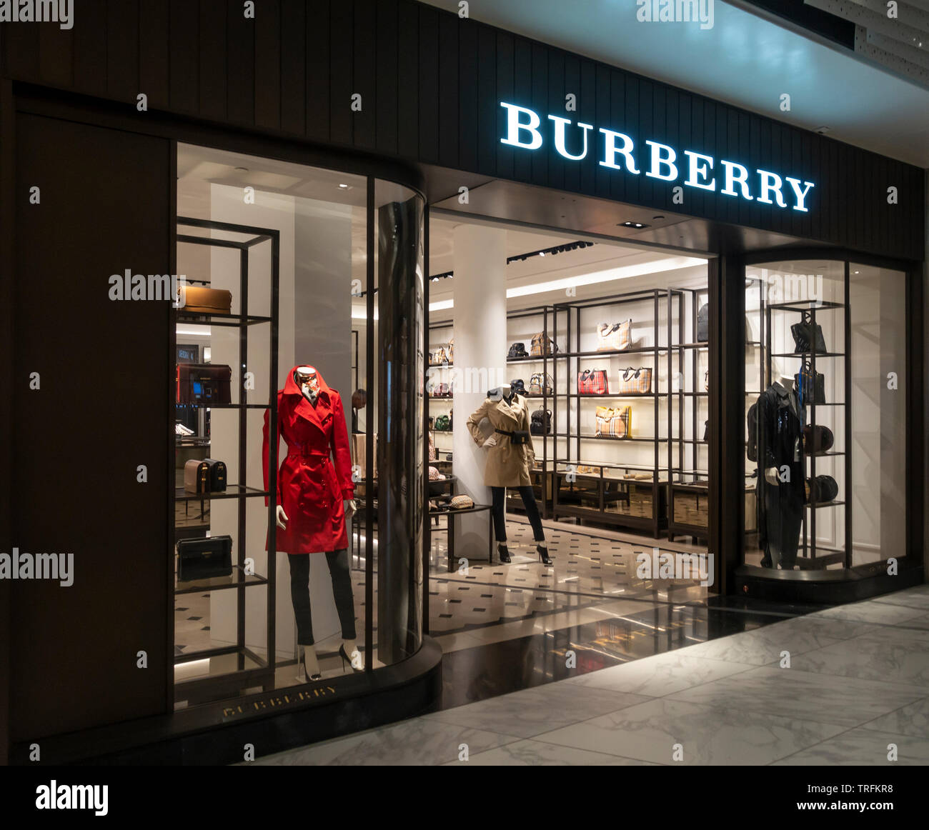 Frontage and entrance of the Burberry luxury clothes and bag retail unit /  shop at Schiphol Airport, Amsterdam Stock Photo - Alamy
