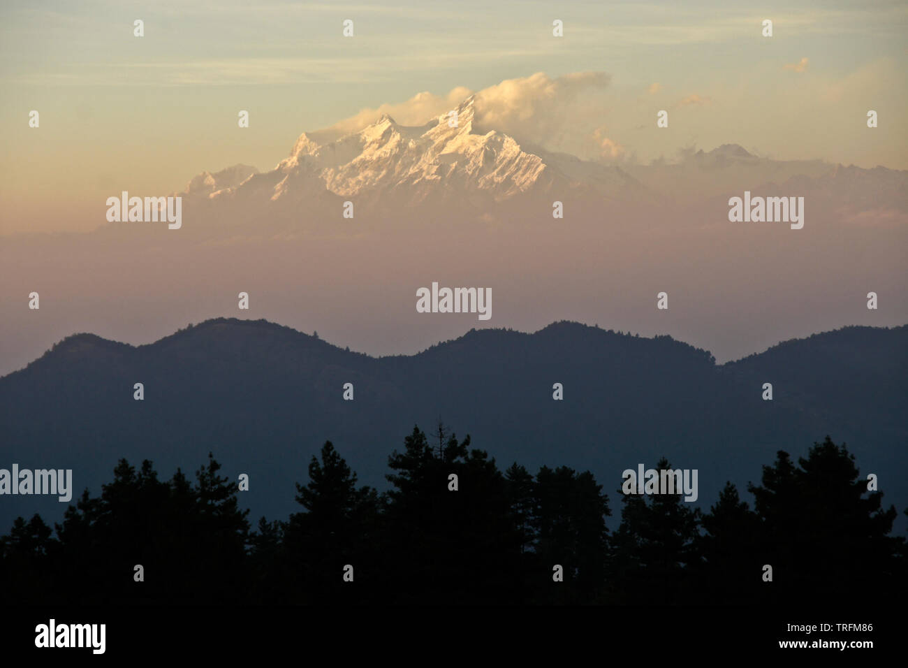 Himalaya mountain range hi-res stock photography and images - Alamy