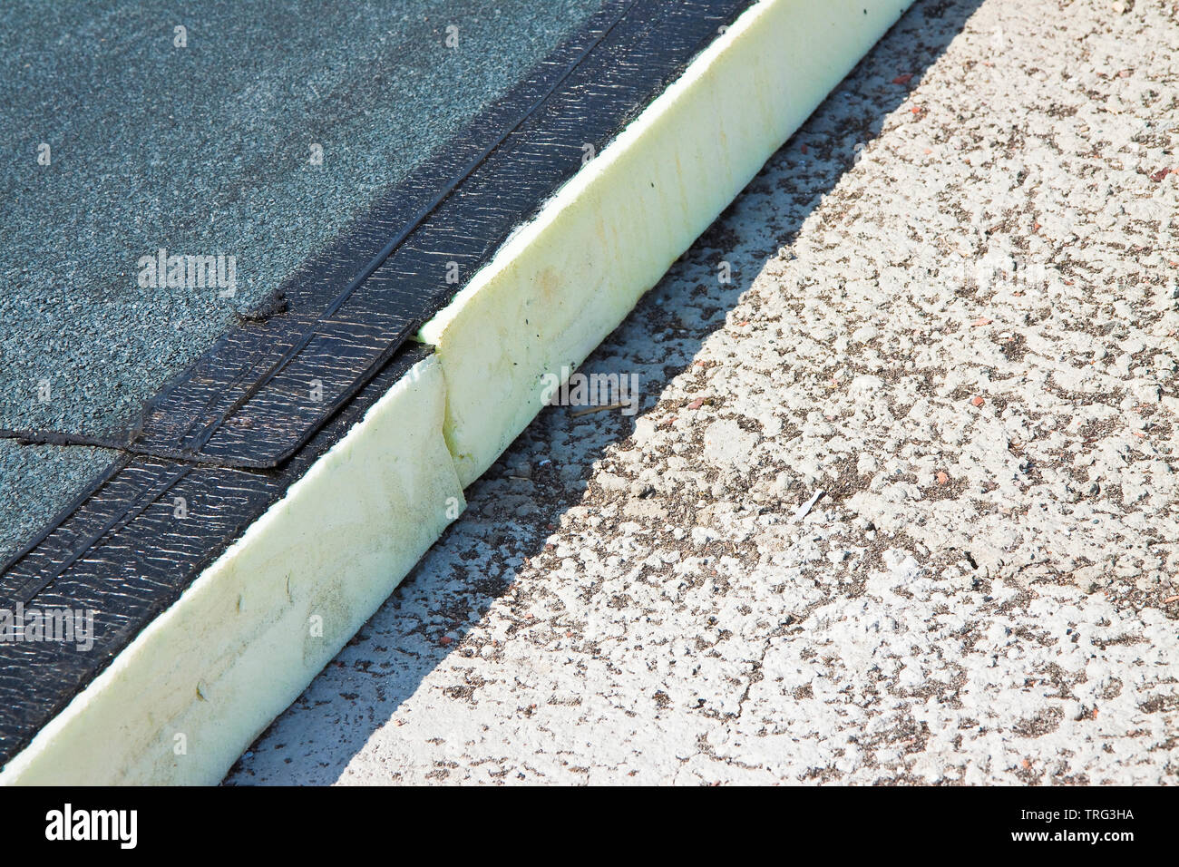 Roof thermal insulation with polystyrene panels covered with waterproof