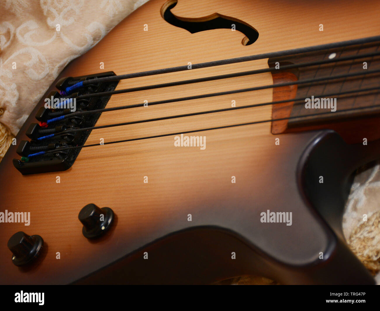 Bass Guitar Natural Color made by a professional bass player, Fretless