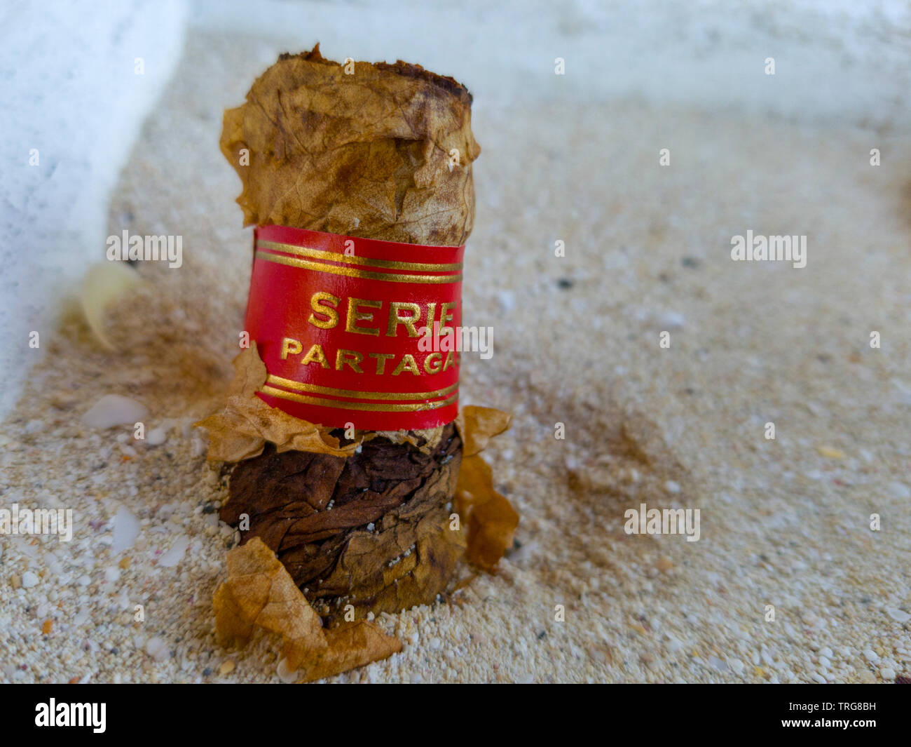 Ashtray with sand hires stock photography and images Alamy