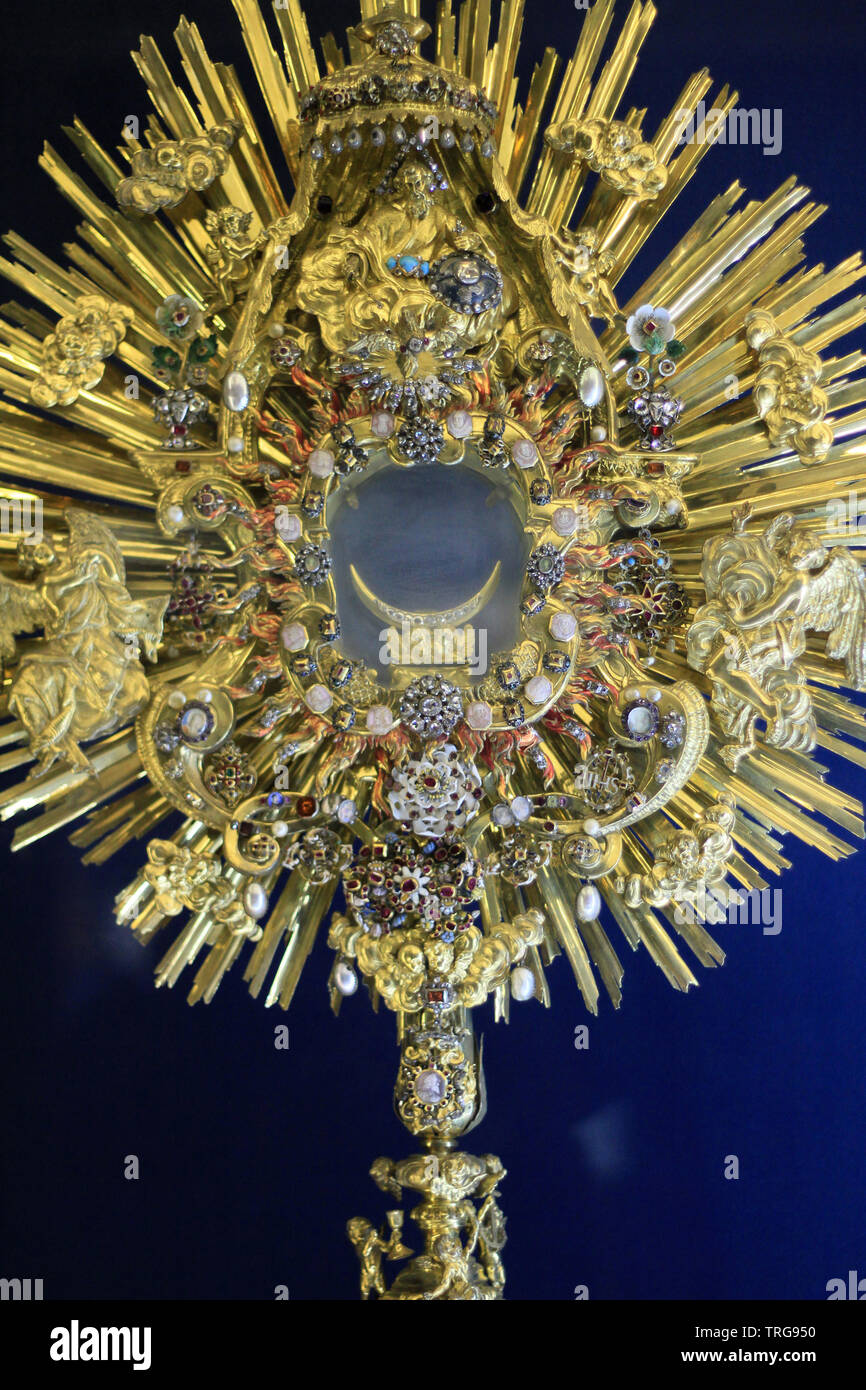 Ostensoir High Resolution Stock Photography And Images Alamy