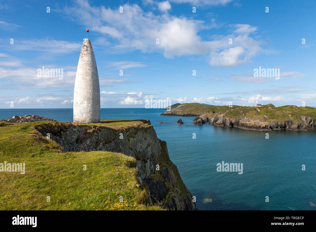 Baltimore, Cork, Ireland. 05th June, 2019. A bright sunny morning over the signal tower that overlooks Sherkin Island and the entrance to Baltimore Harbour in West Cork, Ireland. Stock Photo
