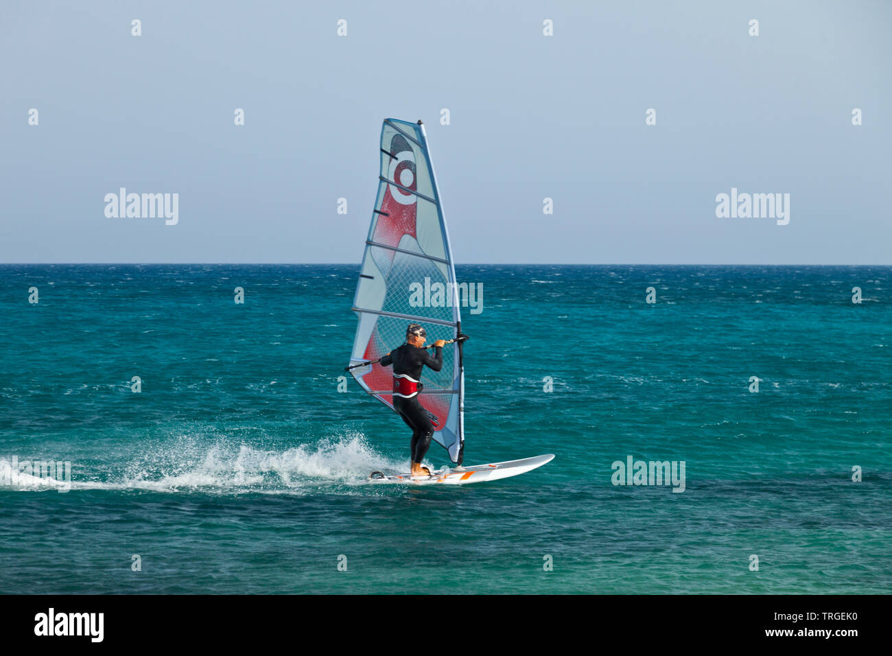 Windsurf en playa del Granillo. Península de Jandía. Isla Fuerteventura.  Provincia Las Palmas. Islas Canarias. España Stock Photo - Alamy
