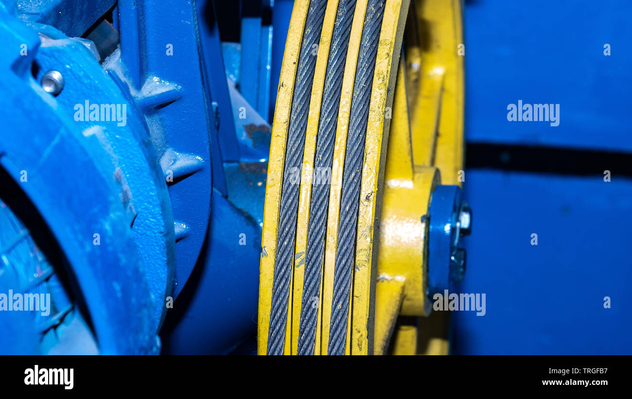 wire rope in the sheave groove for lifting equipment Stock Photo - Alamy