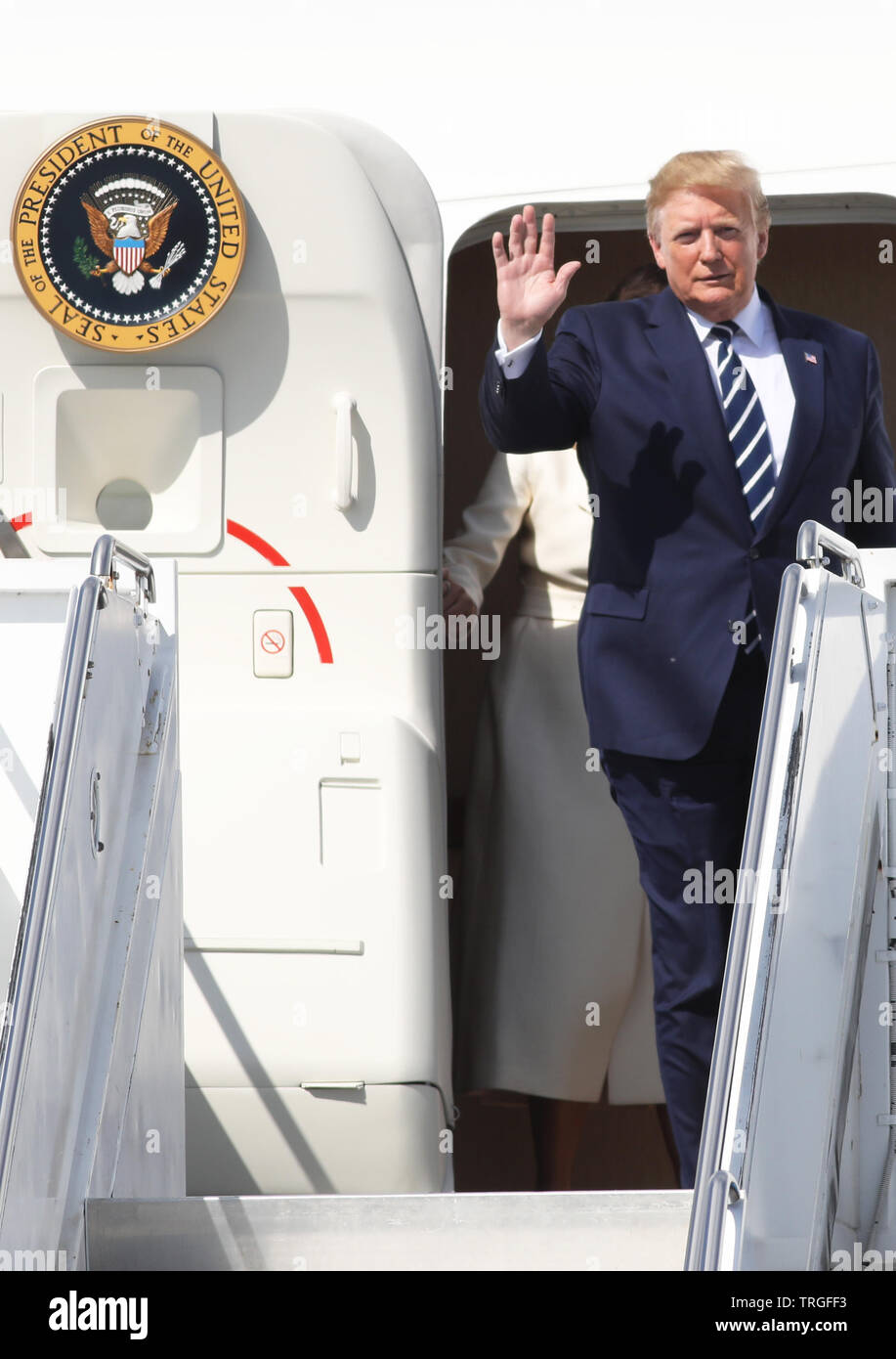 Shannon Airport, Ireland. 05th June, 2019. 5/6/2019. United States President of America Donald Trump Visits Ireland. Pictured is the President of the United States Mr Donald Trump and the First Lady Melania cominthe step of Airforce One while arriving at Shannon Airport, Ireland. Photo: Leah Farrell / RollingNews Credit: RollingNews.ie/Alamy Live News Stock Photo