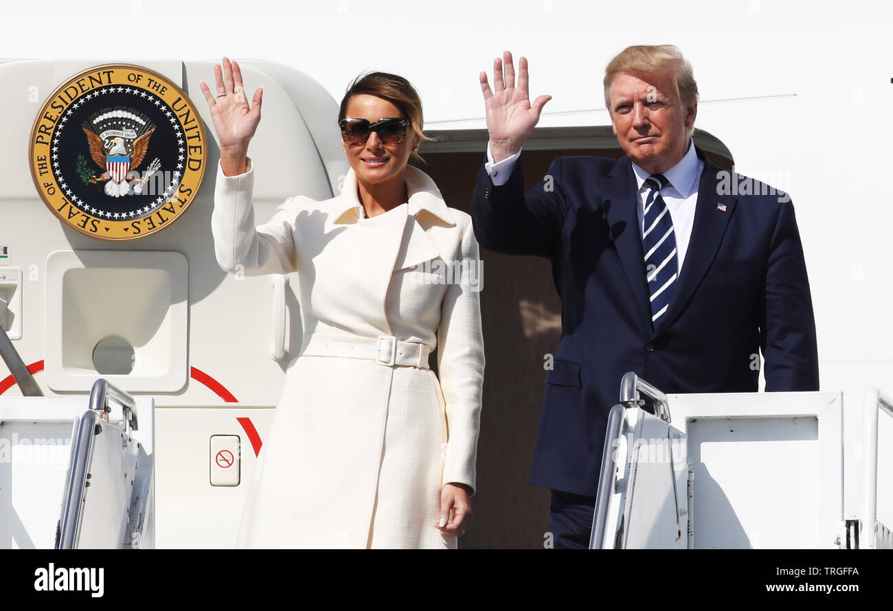 Shannon Airport, Ireland. 05th June, 2019. 5/6/2019. United States President of America Donald Trump Visits Ireland. Pictured is the President of the United States Mr Donald Trump and the First Lady Melania cominthe step of Airforce One while arriving at Shannon Airport, Ireland. Photo: Leah Farrell / RollingNews Credit: RollingNews.ie/Alamy Live News Stock Photo