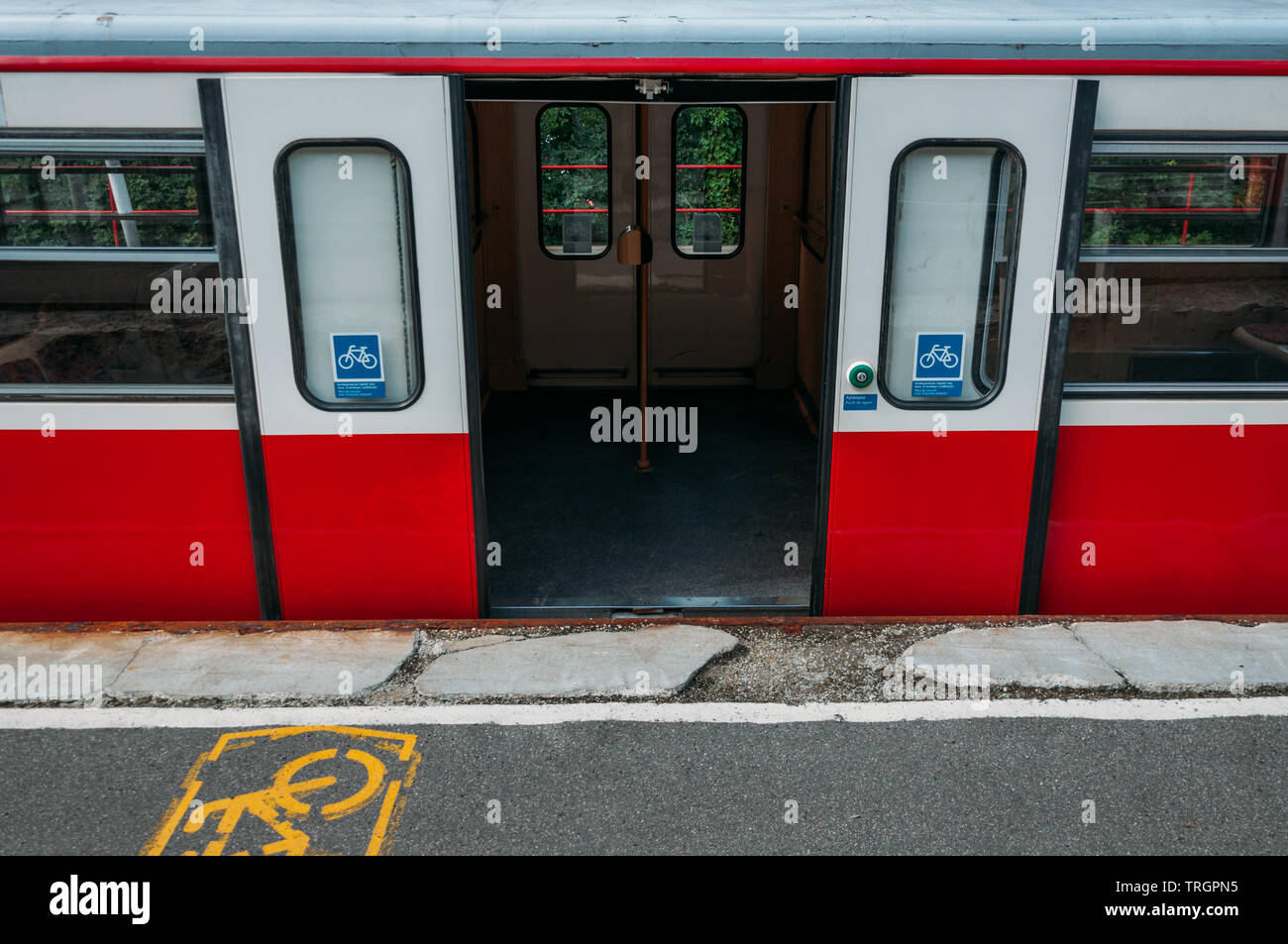 Rundown railway hi-res stock photography and images - Alamy