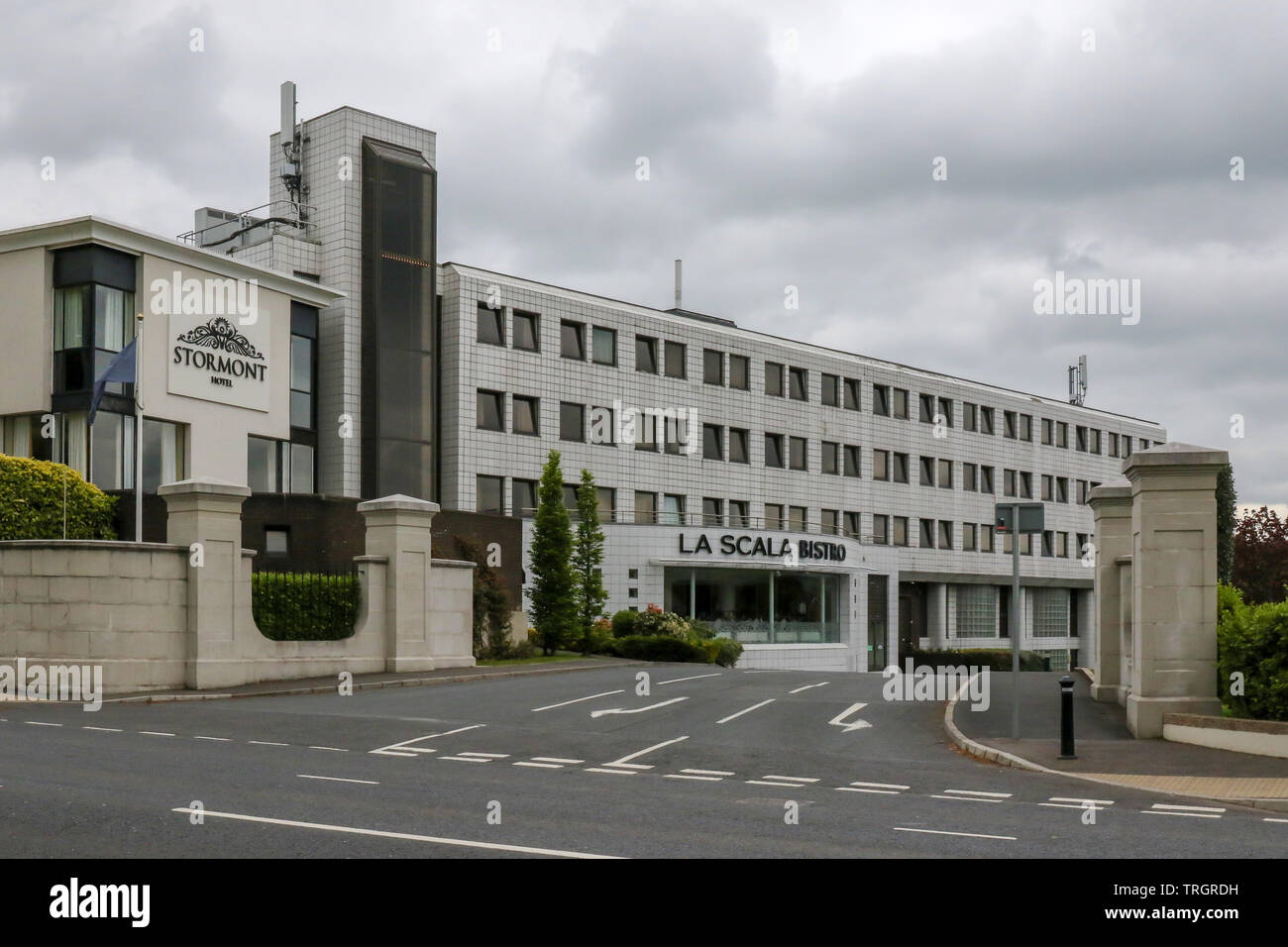 Hotel entrance and exterior of the Stormont Hotel in Belfast, Northern Ireland. Stock Photo
