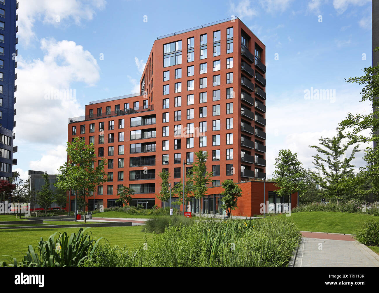 City Island, a major residential development within a loop of the River Lea at Canning Town, London, UK. Shows Botanic Square and Java House. Stock Photo