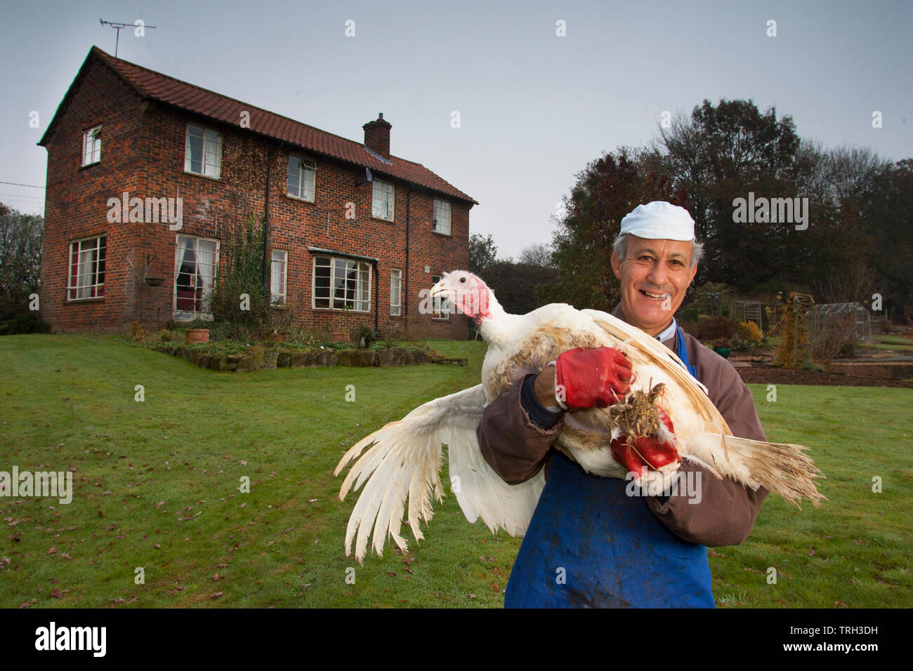 23.11.2005 - Turkey farmer Jeremy Fagan at Bordon in Hampshire, UK. Stock Photo