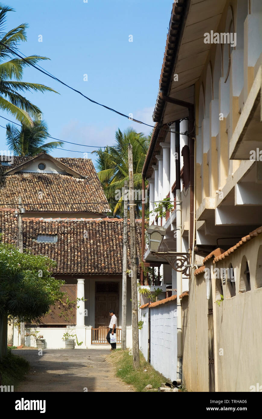 A street lined with Dutch built houses in the historical fortress of Galle, Sri Lanka. Galle was colonised by the Portuguese in 1588. The Galle fort i Stock Photo