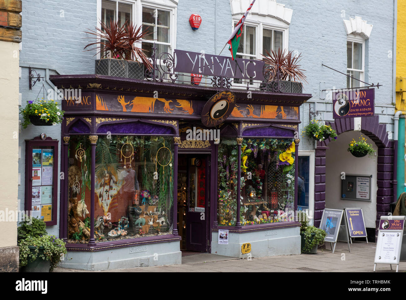 Yin Yang Shop in Glastonbury Town Centre, Somerset England UK Stock