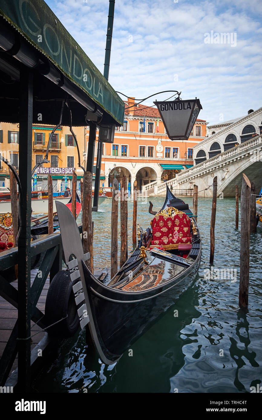 Gondola departures hi-res stock photography and images - Alamy