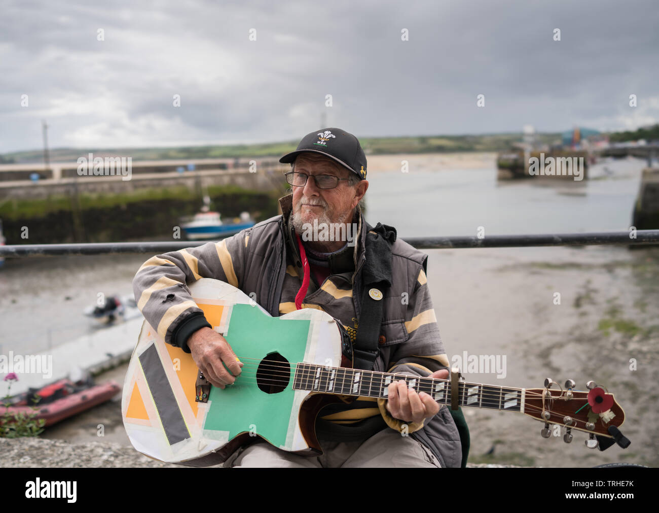 Breezy a charity busker on the quay at Padstow Cornwall collecting for Leukaemia Busters Stock Photo