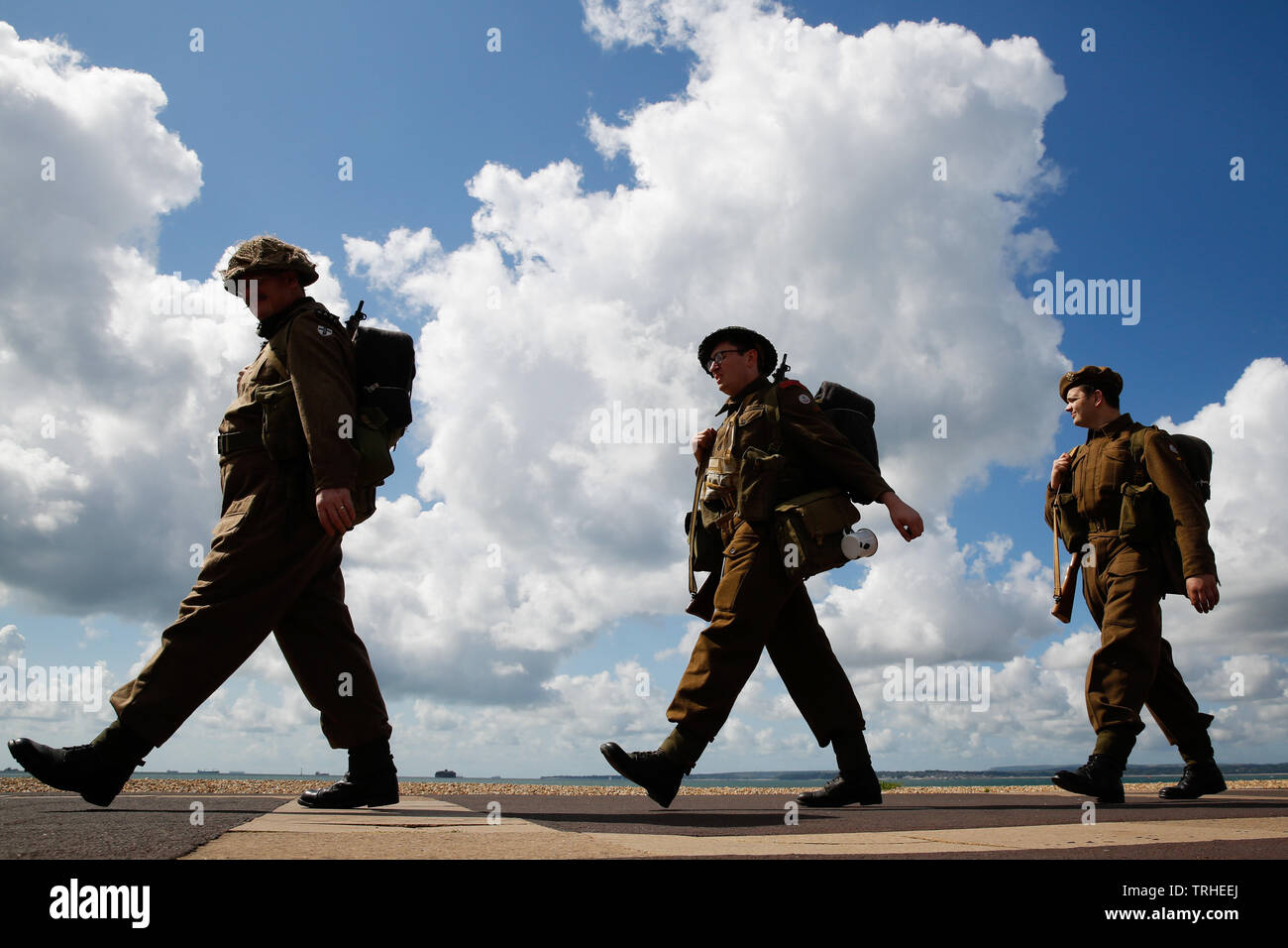 Portsmouth, UK. 6th June, 2019. World War II re-enactors walk the original route of the d-day soldiers took through Portsmouth to the landing craft, in Southsea, Portmsouth Thursday June 6, 2019. D-day commemorations marking the 75th anniversary of the d-day landings Photograph : Credit: Luke MacGregor/Alamy Live News Stock Photo