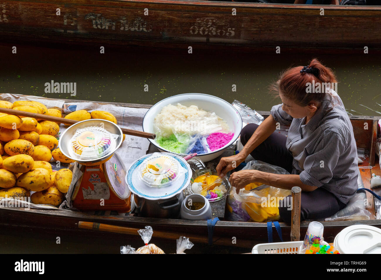 Famous bangkok floating market hi-res stock photography and images - Alamy