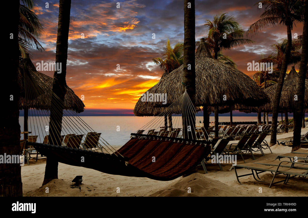 Twilight on the beach sunrise hi-res stock photography and images - Alamy