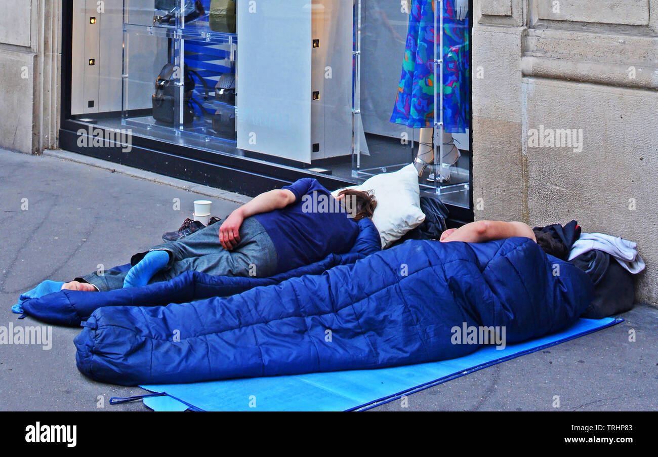 Homeless Paris France Hi Res Stock Photography And Images Alamy Homeless Paris France Hi Res Stock Photography And Images Alamy