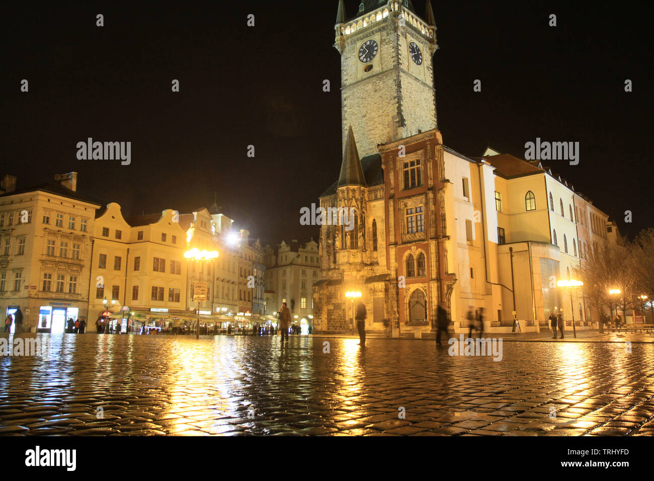 La place de la Vieille Ville et la Tour de l'Horloge de nuit. Prague. Czech Republic. Stock Photo