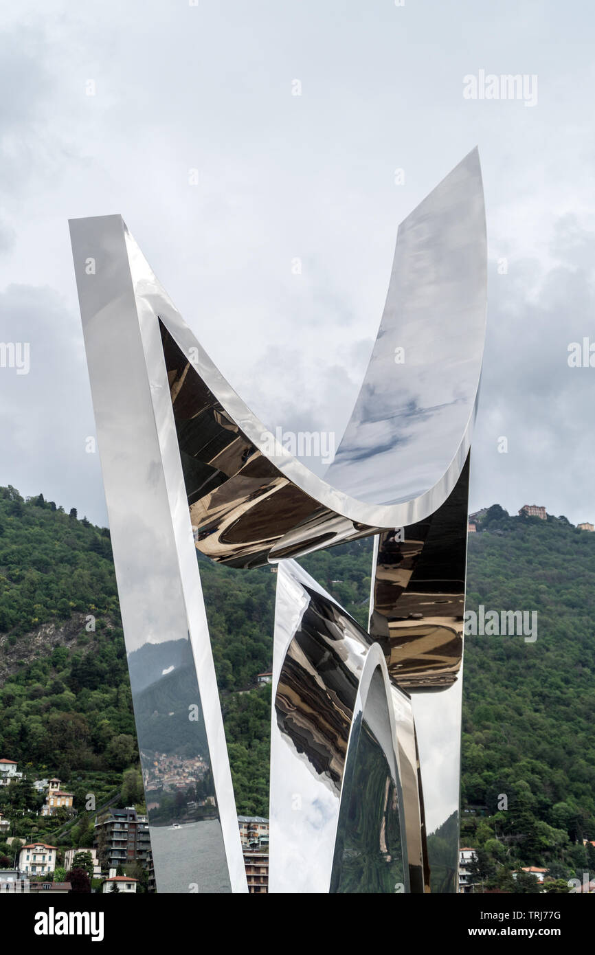 Life electric monument dedicated to Alessandro Volta Stock Photo Alamy