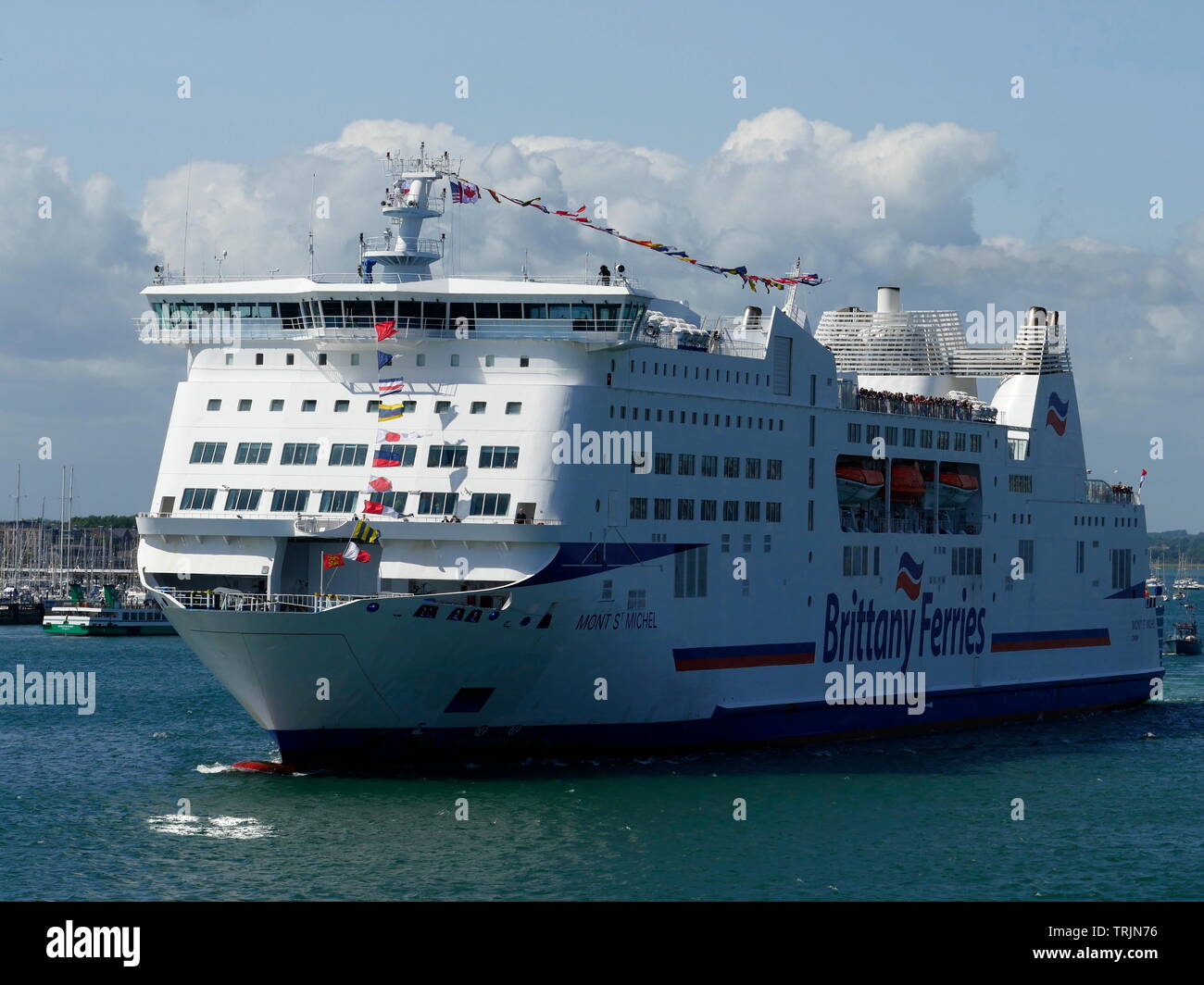 AJAXNETPHOTO. 3RD JUNE, 2019. PORTSMOUTH, ENGLAND. - BRITTANY FERRIES CROSS CHANNEL FERRY MONT ST.MICHEL, HER DECKS LINED WITH 1944 D-DAY VETERANS AND DRESSED OVERALL WITH BUNTING, OUTWARD BOUND TO NORMANDY AHEAD OF THE VETERAN EX COASTAL FORCES LITTLE SHIP FLOTILLA.PHOTO:JONATHAN EASTLAND/AJAX REF:GX8 190306 338 Stock Photo