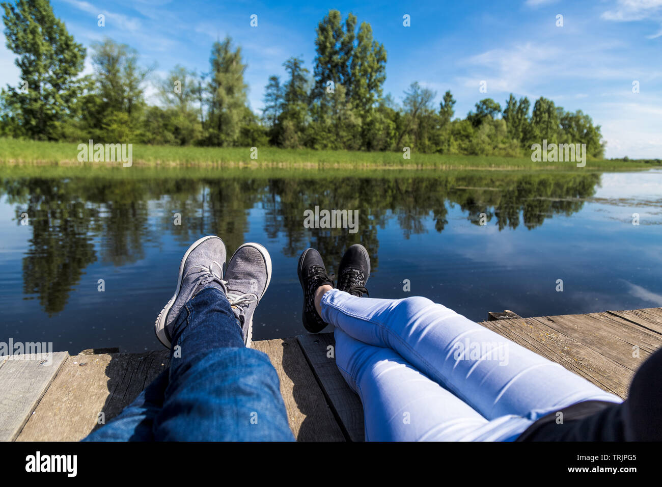 Couples feet. Ноги на природе. Ноги в реке. Ноги на речке. Ноги в озере.