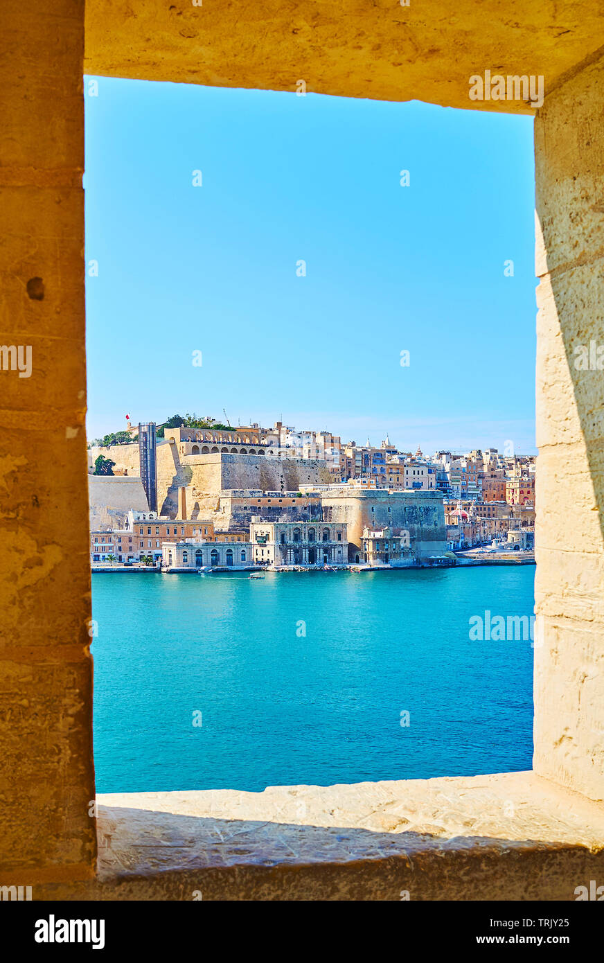 The stone window of Gardjola (Guard Tower) of Senglea fortress serves as the perfect viewpoint, overlooking medieval Valletta and the Grand Harbor, Ma Stock Photo