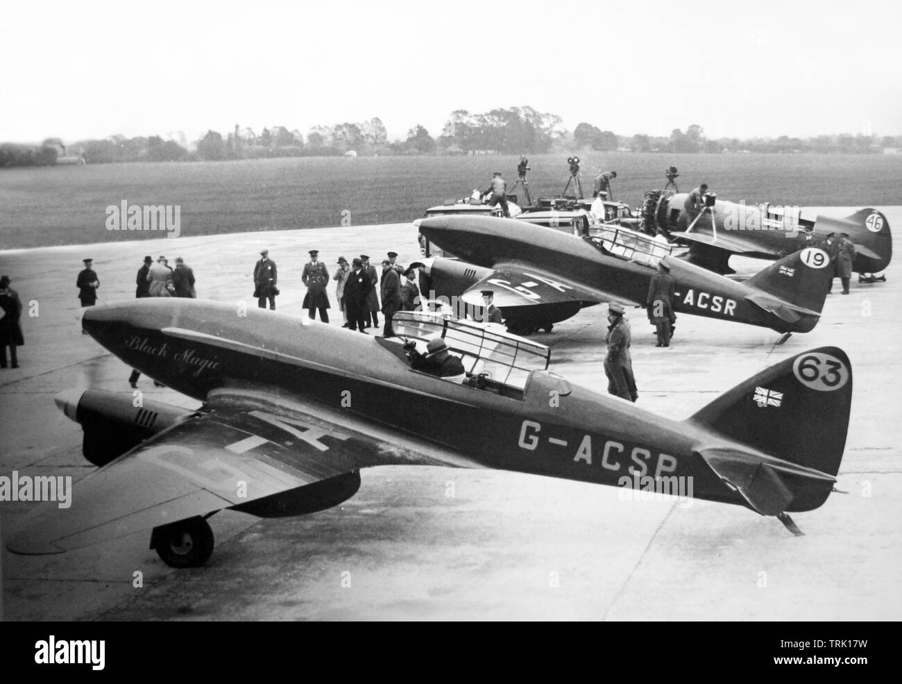 MacRobertson Trophy, London to Melbourne Air Race, Mildenhall Aerodrome