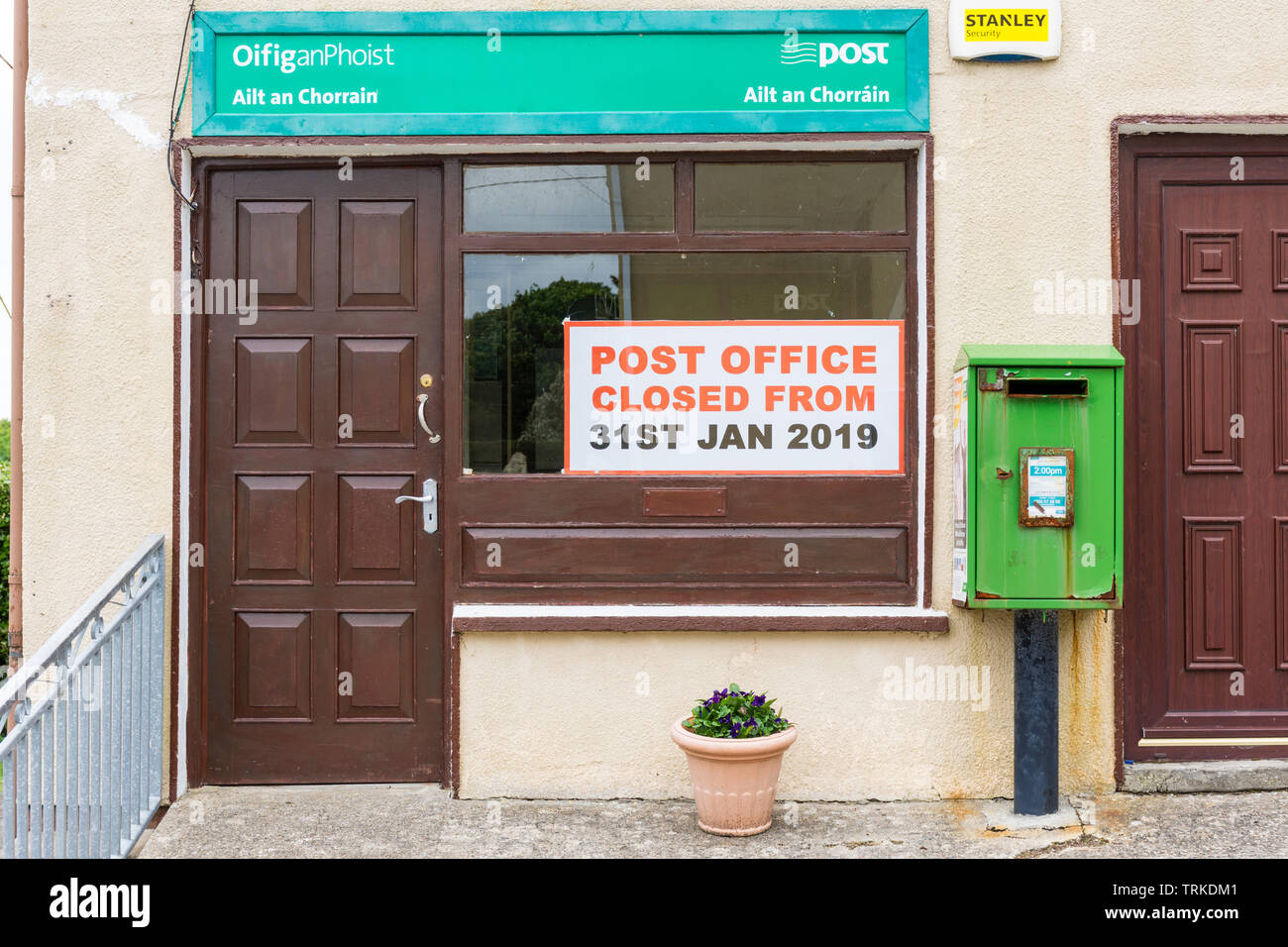 Rural Post Office closure in Burtonport, (Ailt an Chorrain) County Donegal, Ireland Stock Photo