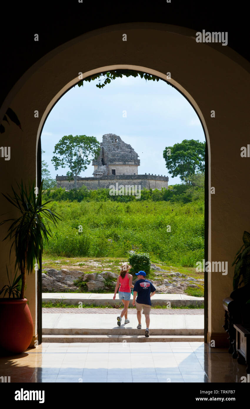 Vista Observatorio desde Hotel Mayaland. Yacimiento Arqueológico Maya de Chichén Itzá. Estado de Yucatán, Península de Yucatán, México, América Stock Photo