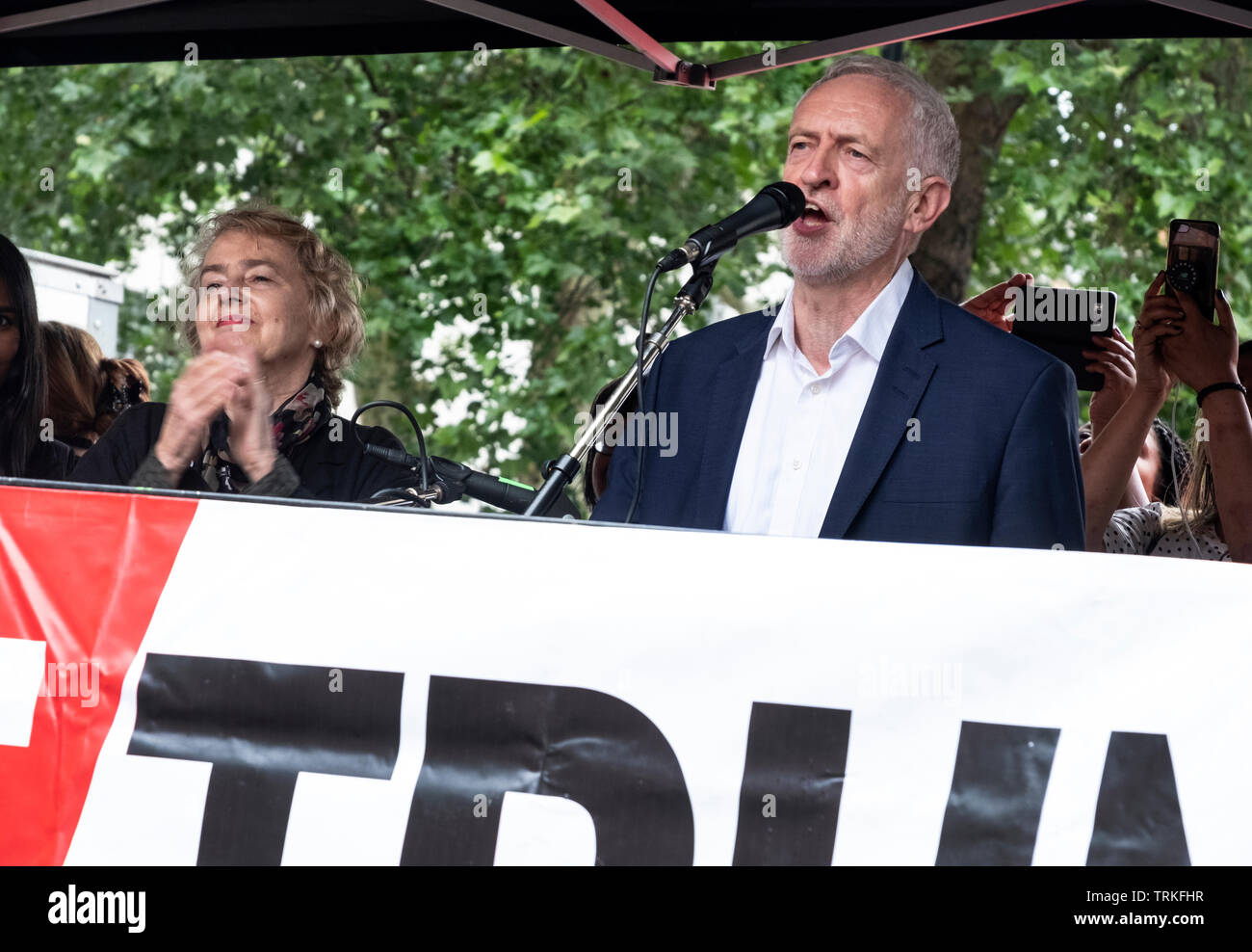 Jeremy Corbyn talking at anti-Trump protest Stock Photo