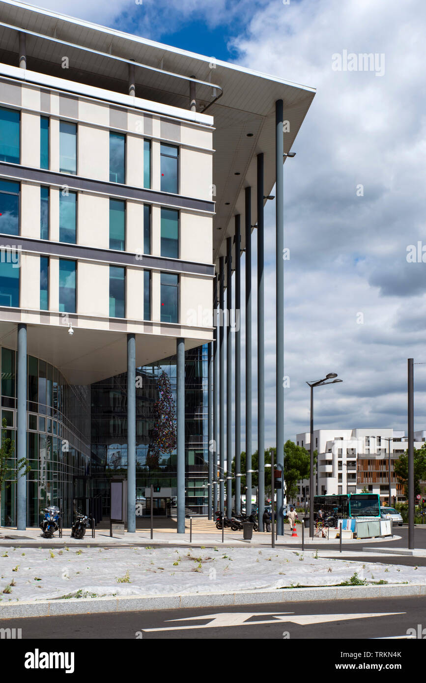 Modern office building in an industrial area Stock Photo - Alamy