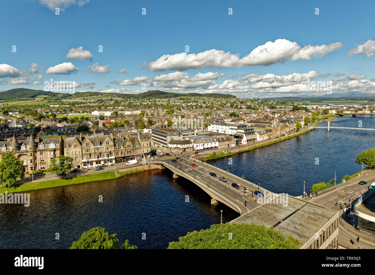 INVERNESS CITY SCOTLAND CENTRAL CITY THE RIVER NESS AND NESS ROAD BRIDGE LOOKING TOWARDS NESS WALK AND HUNTLY STREET Stock Photo