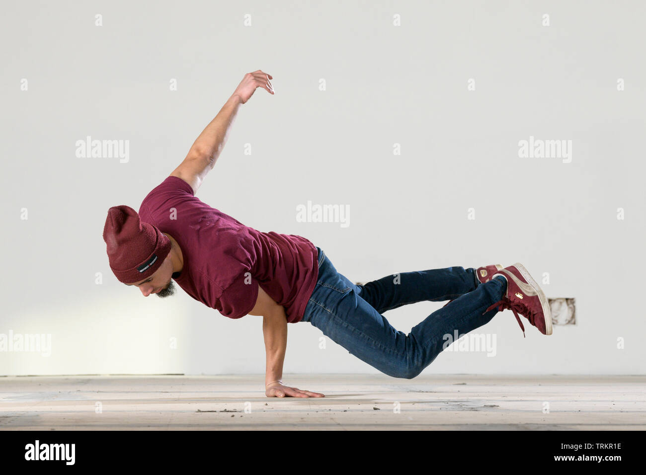 Break dancing instructor doing advanced break dancing moves Stock Photo -  Alamy